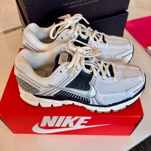 *new* Nike Zoom Vomero 5 Women's 6.5